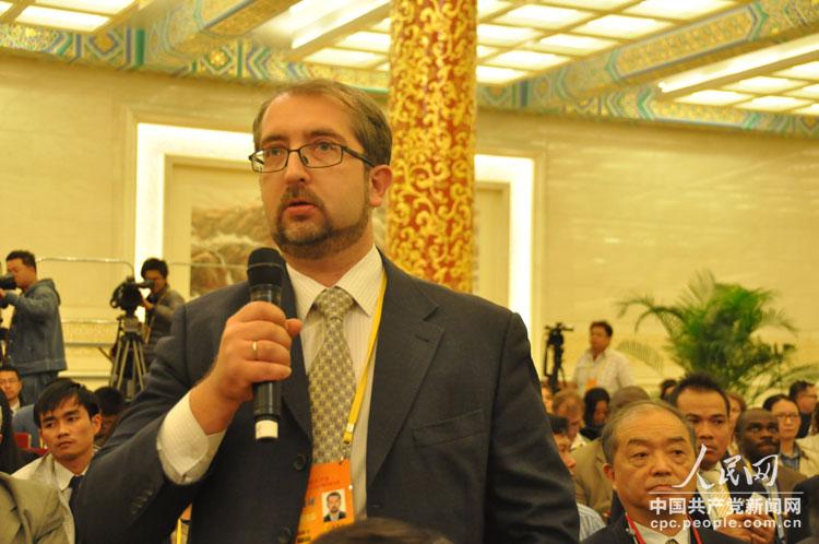 俄羅斯新聞社記者提問（記者 文鬆輝 攝）