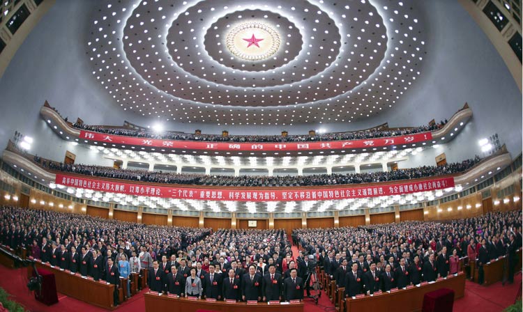 11月8日，中國共產黨第十八次全國代表大會在北京人民大會堂隆重開幕。  這是全體起立，唱國歌。新華社記者 蘭紅光 攝