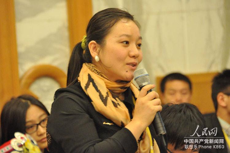 新華社記者現場提問。人民網記者 郭嵩 攝