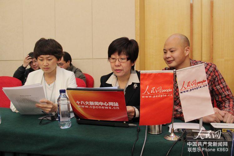 人民網工作人員現場直播準備就緒（人民網記者 毛雷 攝）