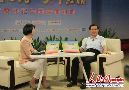 江西省委書記強(qiáng)衛(wèi)談“反對(duì)‘四風(fēng)’，實(shí)干興贛”（記者 毛思遠(yuǎn) 攝影）
