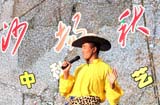 在中秋節(jié)為官兵獻(xiàn)唱