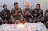 為新兵戰(zhàn)友過(guò)生日