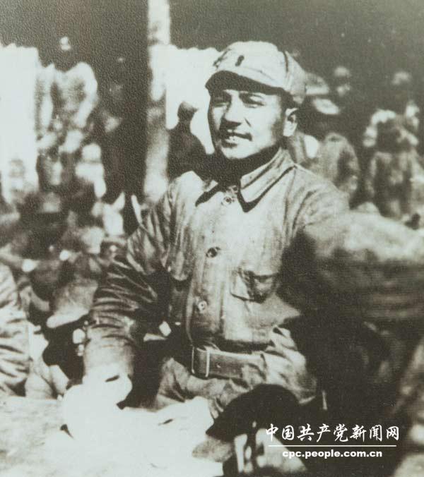 1938年春，鄧小平在山西黎城縣向部隊進行戰斗動員。