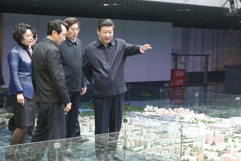 中共中央總書記、國家主席、中央軍委主席習近平近日在北京市考察。這是習近平在市規劃展覽館了解北京城市總體規劃。 新華社記者 鞠鵬 攝
