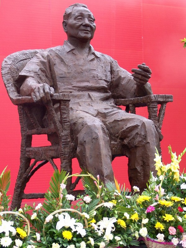 鄧小平銅像