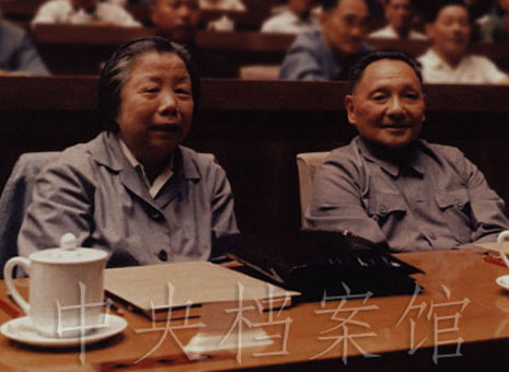 1973年鄧小平與鄧穎超珍貴合影