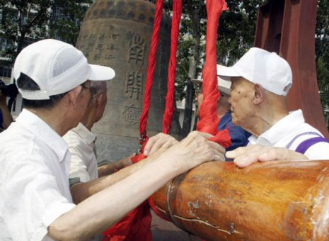 南開校友敲響“警世鐘” 牢記1937年日軍轟炸南開暴行