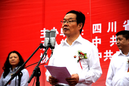 廣安市委書記侯曉春在郵票首發(fā)儀式上致辭-人民網(wǎng)張藍(lán)兮攝