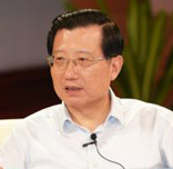 中共江西省委書記
強衛

習近平總書記系列重要講話中的哲學思維

共產主義理想和中國特色社會主義信念，是馬克思主義哲學的立場、觀點和方法的集中體現�？倳浵盗兄匾v話貫穿了對馬克思主義、共產主義的堅定信仰，對中國特色社會主義的堅定信念，充滿了正氣、骨氣、底氣。
