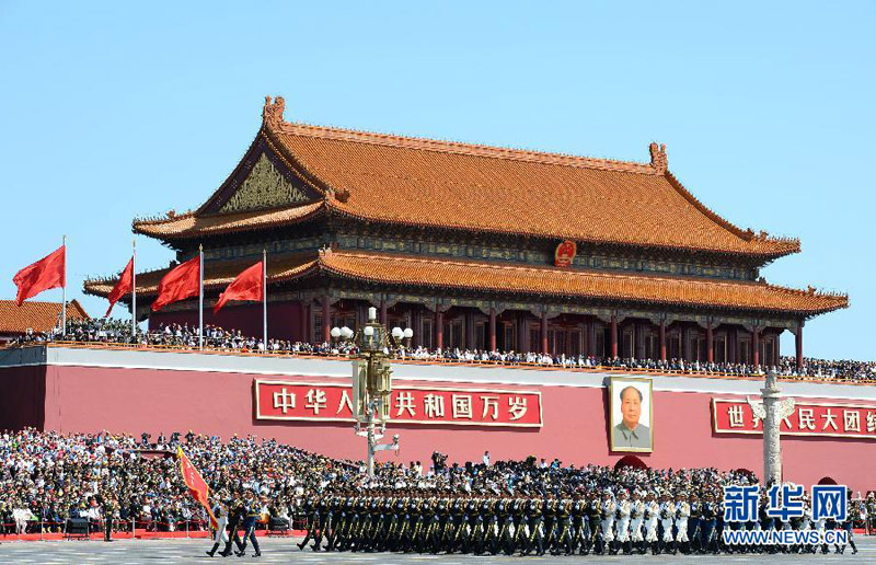 9月3日，中國人民抗日戰爭暨世界反法西斯戰爭勝利70周年紀念大會在北京隆重舉行。這是三軍儀仗隊方隊接受檢閱。 新華社記者 李響 攝