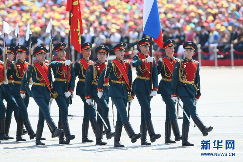 9月3日，中國人民抗日戰(zhàn)爭暨世界反法西斯戰(zhàn)爭勝利70周年紀念大會在北京隆重舉行。這是俄羅斯方隊通過天安門廣場。 新華社記者金立旺攝