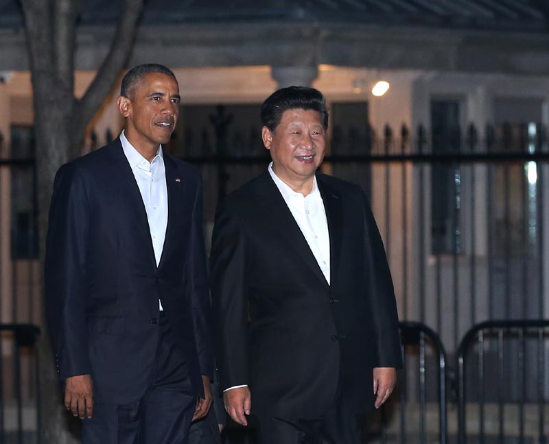 9月24日，國家主席習近平在華盛頓出席美國總統奧巴馬舉行的私人晚宴。這是習近平和奧巴馬從白宮步行前往舉行晚宴的國賓館。新華社記者 龐興雷 攝