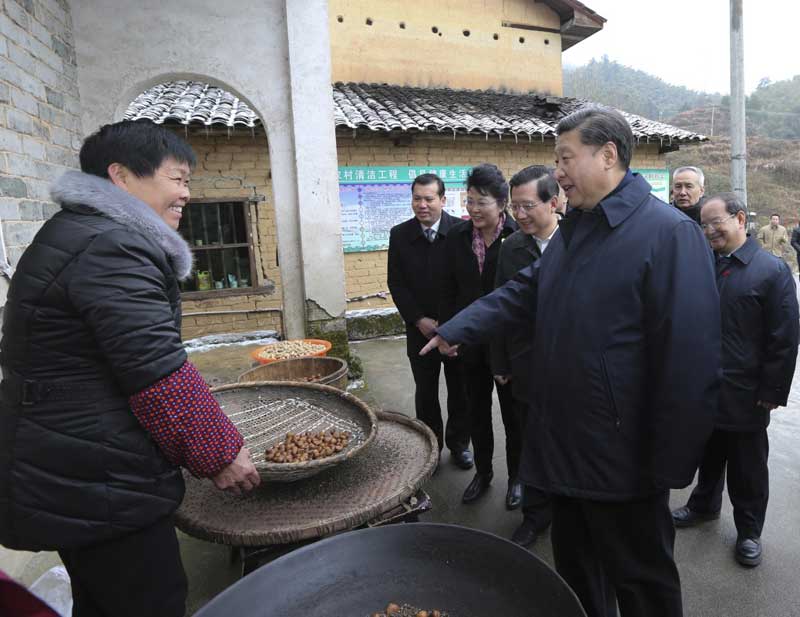 2月1日至3日，中共中央總書記、國家主席、中央軍委主席習(xí)近平來到江西，看望慰問廣大干部群眾和駐贛部隊(duì)。這是2月2日，習(xí)近平在井岡山市茅坪鄉(xiāng)神山村看望鄉(xiāng)親們。新華社記者 蘭紅光 攝