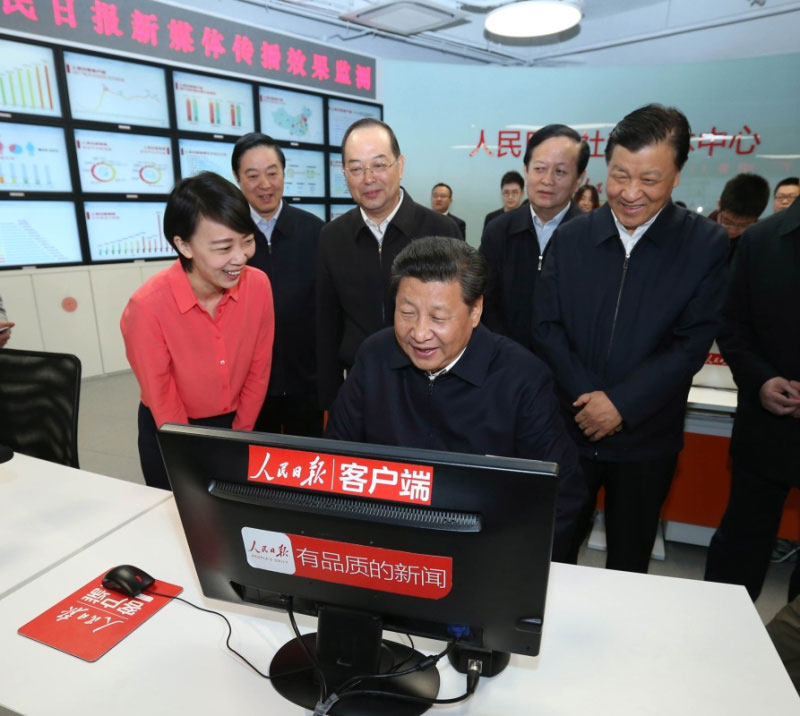 2月19日，中共中央總書記、國家主席、中央軍委主席習近平在北京主持召開黨的新聞輿論工作座談會，並到中央新聞單位調研。這是習近平在人民日報社新媒體中心通過新媒體平臺發送語音信息，向全國人民致以元宵節的問候和祝福。新華社記者 龐興雷 攝