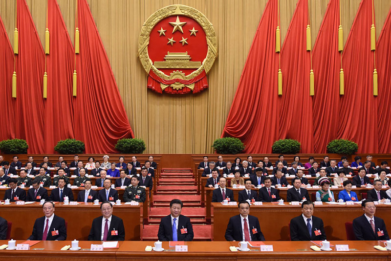 3月16日，十二屆全國人大四次會議在北京人民大會堂閉幕。習近平、李克強、俞正聲、劉雲山、王岐山、張高麗等黨和國家領導人在主席臺就座。　　新華社記者 李學仁 攝