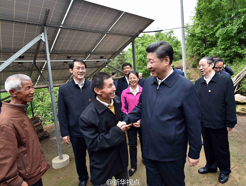 習近平要求各級黨委和政府要懷著對人民的熱愛、按照黨中央提出的精準扶貧要求，打好脫貧攻堅戰，讓老區人民過上幸福美好生活。