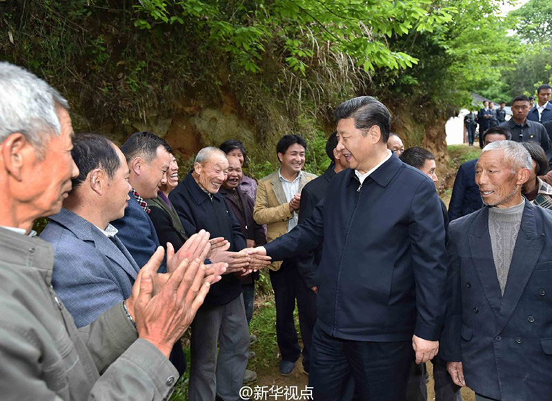 習(xí)近平對大灣村的鄉(xiāng)親們說，在地方工作時，我一直抓老區(qū)建設(shè)，同老區(qū)很有感情。全面建成小康社會，一個不能少，特別是不能忘了老區(qū)。