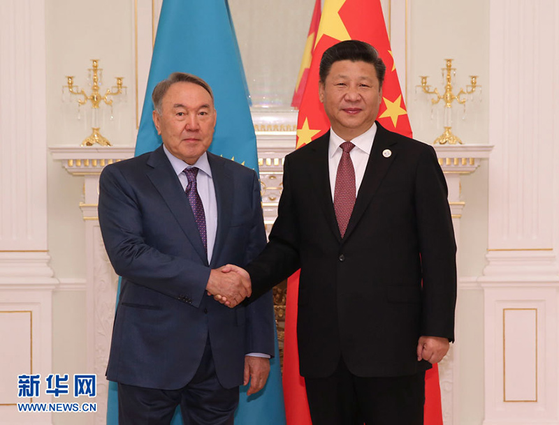 6月24日，國家主席習(xí)近平在塔什干會見哈薩克斯坦總統(tǒng)納扎爾巴耶夫。 新華社記者 蘭紅光 攝