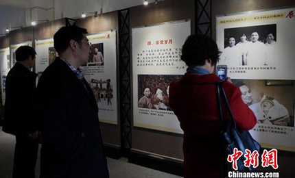重慶舉辦紀念鄧小平逝世20周年歷史圖片展2月16日，由鄧小平故居陳列館和中國民主黨派歷史陳列館主辦、重慶地方史研究會協辦的“人民之子——鄧小平經典圖片展”在重慶開展。【詳細】 