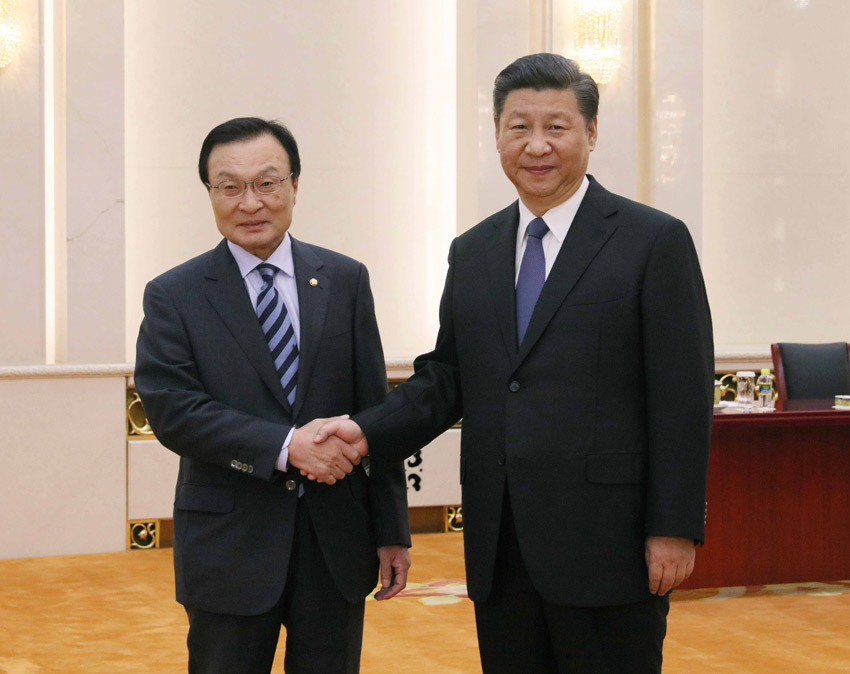 5月19日，國家主席習近平在北京人民大會堂會見韓國總統(tǒng)特使李海瓚。新華社記者 劉衛(wèi)兵攝