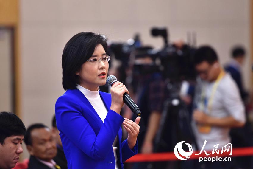 圖：中央電視臺、中國國際電視臺記者提問