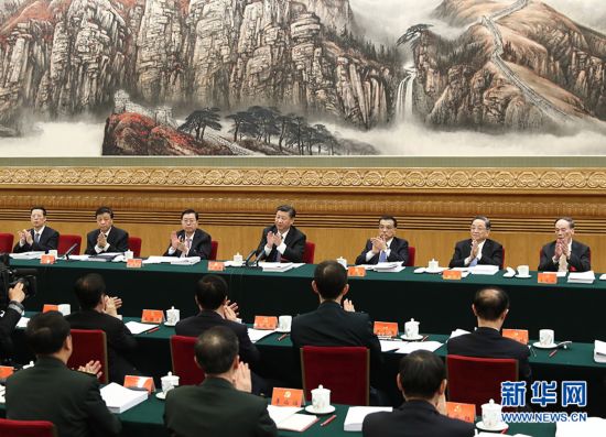 10月20日，中國共產黨第十九次全國代表大會主席團在北京人民大會堂舉行第二次會議。習近平、李克強、張德江、俞正聲、劉雲山、王岐山、張高麗等出席會議。新華社記者 鞠鵬 攝