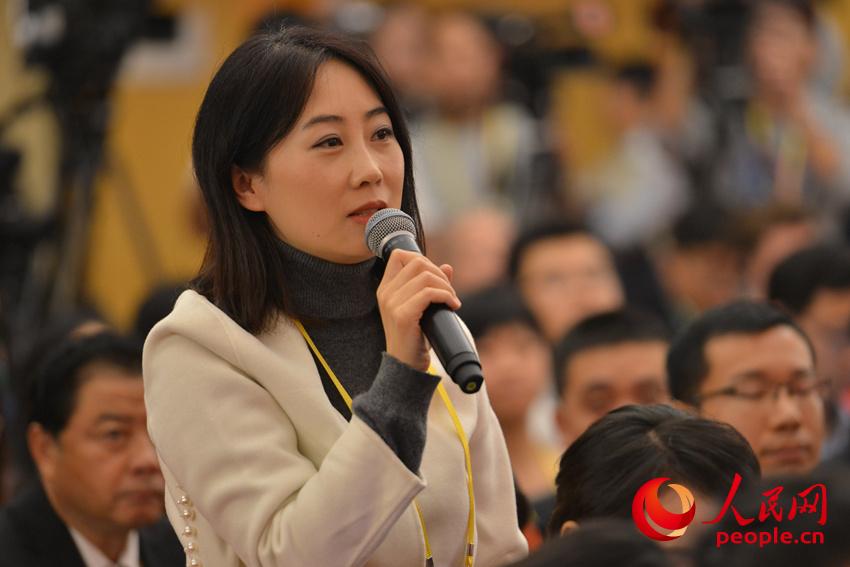 鳳凰衛(wèi)視、鳳凰網(wǎng)記者提問（人民網(wǎng)記者 王天樂攝）
