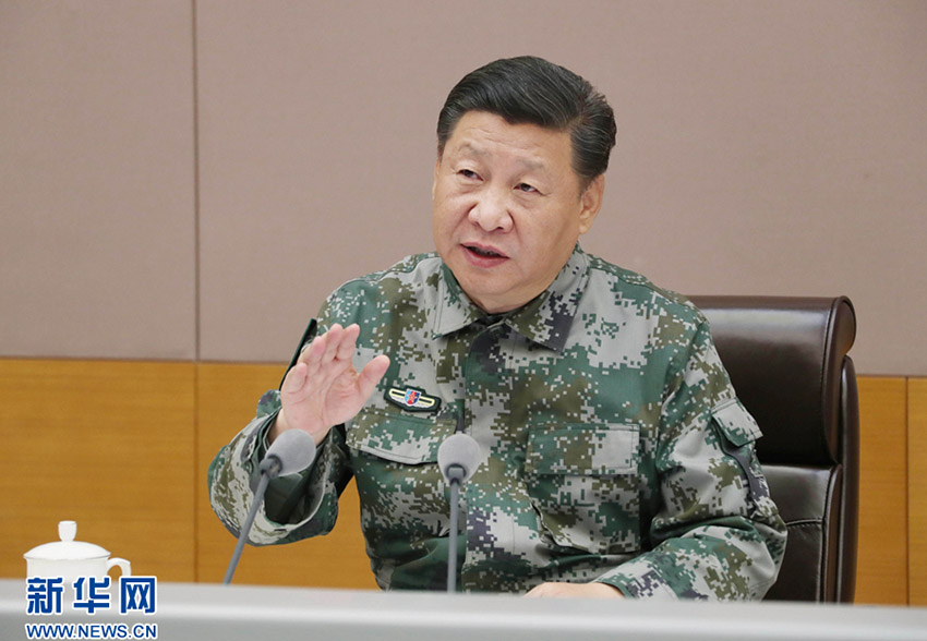 11月3日，中共中央總書記、國家主席、中央軍委主席、軍委聯指總指揮習近平視察軍委聯合作戰指揮中心，表明新一屆軍委貫徹落實黨的十九大精神、推動全軍各項工作向能打仗、打勝仗聚焦的鮮明態度。這是習近平聽取全軍練兵備戰工作匯報后發表重要講話。新華社記者 李 剛攝