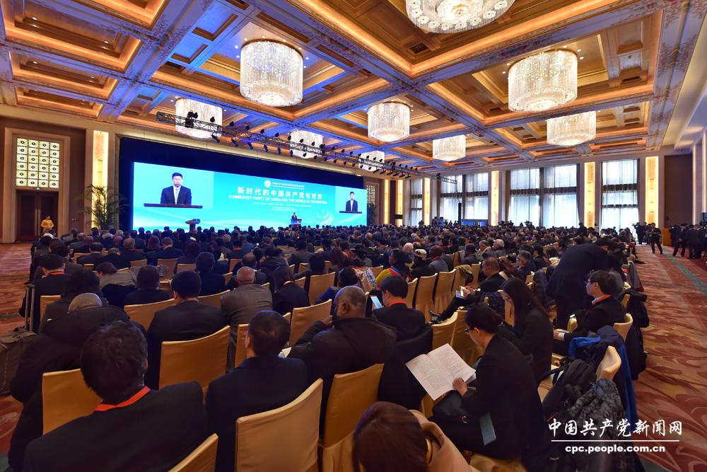 12月2日上午，中國(guó)共產(chǎn)黨與世界政黨高層對(duì)話會(huì)舉行以“新時(shí)代的中國(guó)共產(chǎn)黨與世界”為主題的十九大精神專(zhuān)題研討會(huì)。（人民網(wǎng)記者 翁奇羽 攝）