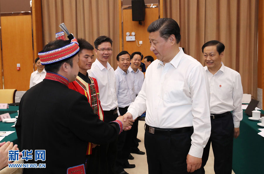 4月19日至21日，中共中央總書記、國家主席、中央軍委主席習近平在廣西考察。這是4月20日下午，習近平在南寧主持召開基層代表座談會，聽取大家對黨的十九大的建議和期待。新華社記者 鞠鵬 攝