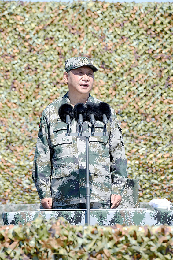 7月30日上午，慶祝中國人民解放軍建軍90周年閱兵在朱日和聯(lián)合訓練基地隆重舉行。中共中央總書記、國家主席、中央軍委主席習近平檢閱部隊並發(fā)表重要講話。新華社記者 蘭紅光攝