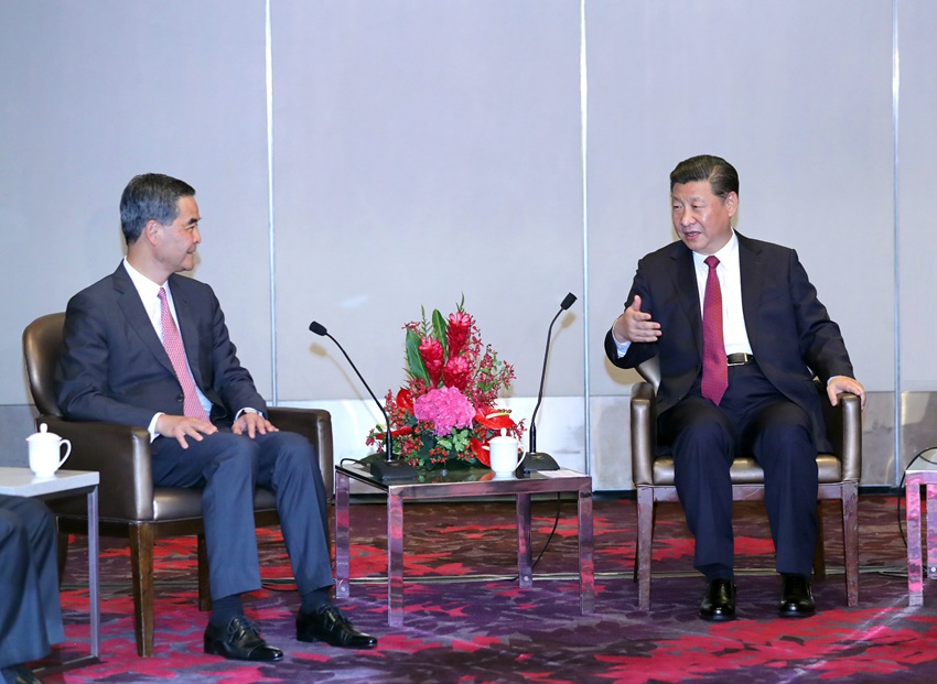 6月29日中午，國家主席習近平在香港會見香港特別行政區(qū)行政長官梁振英。新華社記者 鞠鵬 攝