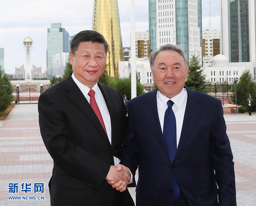 6月8日，國(guó)家主席習(xí)近平在阿斯塔納同哈薩克斯坦總統(tǒng)納扎爾巴耶夫舉行會(huì)談。會(huì)談前，習(xí)近平出席納扎爾巴耶夫在總統(tǒng)府舉行的隆重歡迎儀式。新華社記者 蘭紅光 攝