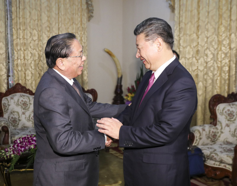 11月13日，中共中央總書記、國家主席習近平在萬象會見老撾人民革命黨中央委員會前總書記、前國家主席朱馬裡。 新華社記者 丁林 攝