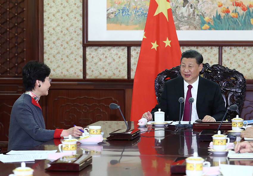 12月15日，國(guó)家主席習(xí)近平在中南海會(huì)見來京述職的香港特別行政區(qū)行政長(zhǎng)官林鄭月娥。 新華社記者 謝環(huán)馳 攝