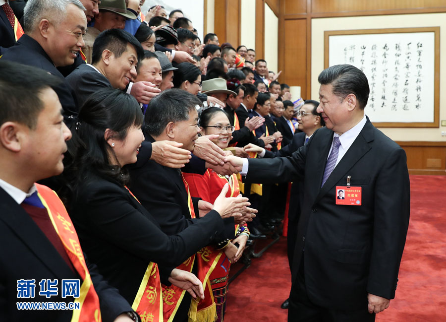 12月28日至29日，中央農(nóng)村工作會議在北京舉行。會前，習(xí)近平等親切會見受邀列席全國農(nóng)業(yè)工作會議的全國農(nóng)業(yè)勞動(dòng)模范和先進(jìn)工作者代表。新華社記者 謝環(huán)馳 攝