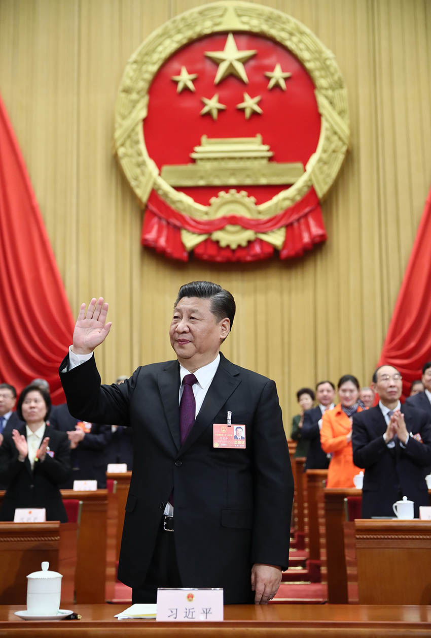 3月17日，十三屆全國人大一次會議在北京人民大會堂舉行第五次全體會議。習近平當選中華人民共和國主席、中華人民共和國中央軍事委員會主席。新華社記者 蘭紅光 攝