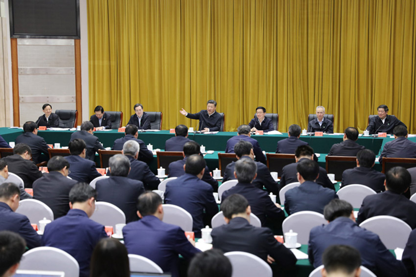 4月26日下午，中共中央總書記、國家主席、中央軍委主席習近平在武漢主持召開深入推動長江經濟帶發(fā)展座談會並發(fā)表重要講話。新華社記者 謝環(huán)馳 攝