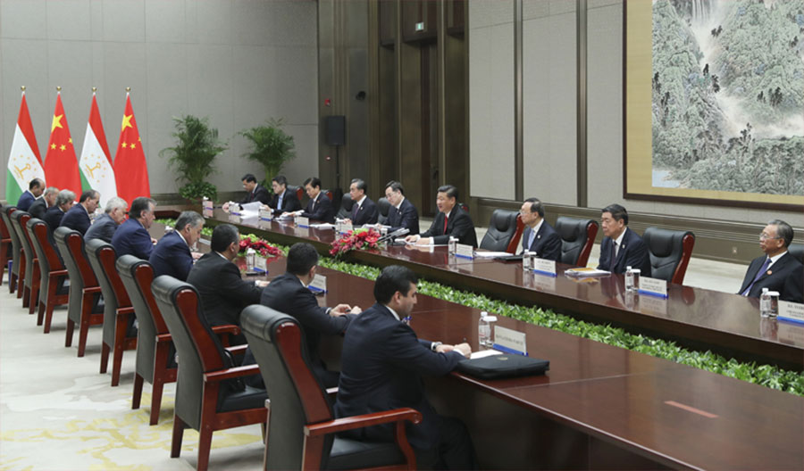 6月9日，國家主席習近平在青島會見塔吉克斯坦總統拉赫蒙。新華社記者謝環馳攝