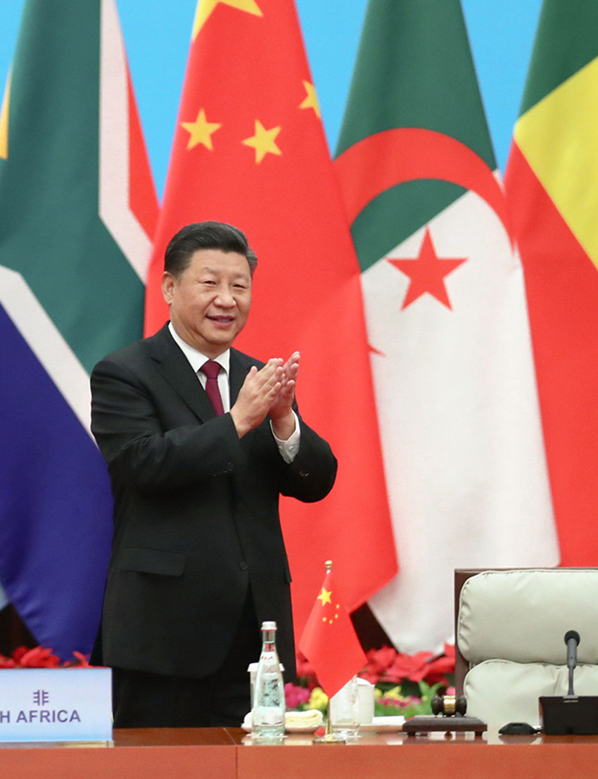 9月4日，中非合作論壇北京峰會圓桌會議在北京人民大會堂舉行。國家主席習(xí)近平主持第一階段會議。這是習(xí)近平步入會場。 新華社記者 謝環(huán)馳 攝