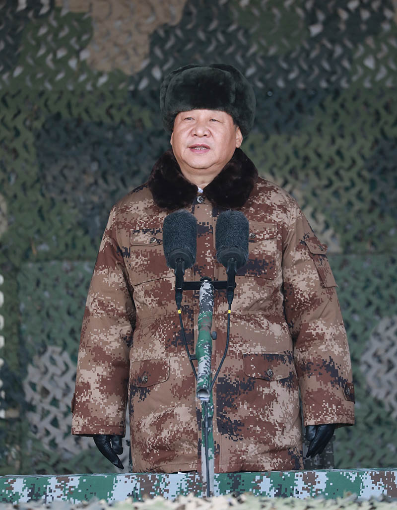 2018年1月3日上午，中央軍委隆重舉行2018年開訓(xùn)動員大會，中共中央總書記、國家主席、中央軍委主席習(xí)近平向全軍發(fā)布訓(xùn)令。新華社記者 李剛 攝