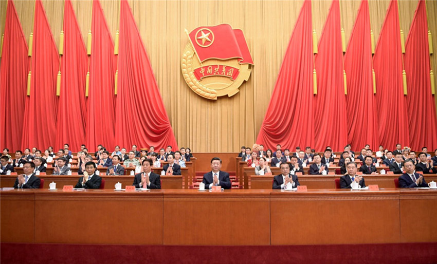 2018年6月26日，中國共產主義青年團第十八次全國代表大會在北京人民大會堂開幕。習近平、李克強、栗戰書、汪洋、王滬寧、趙樂際、韓正等在主席臺就座，祝賀大會召開。新華社記者 李學仁 攝