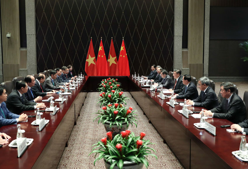 11月4日，國家主席習(xí)近平在上海會見越南總理阮春福。 新華社記者 丁海濤 攝