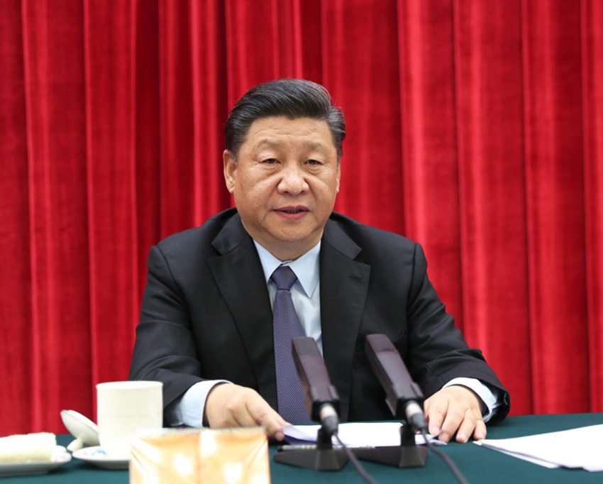 11月23日，中共中央在北京人民大會堂舉行紀(jì)念劉少奇同志誕辰120周年座談會。中共中央總書記、國家主席、中央軍委主席習(xí)近平發(fā)表重要講話，中共中央政治局常委李克強(qiáng)、栗戰(zhàn)書、汪洋、王滬寧、趙樂際、韓正出席座談會。 新華社記者鞠鵬攝