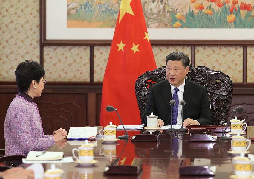 12月17日，國(guó)家主席習(xí)近平在中南海會(huì)見來京述職的香港特別行政區(qū)行政長(zhǎng)官林鄭月娥。 新華社記者 謝環(huán)馳 攝