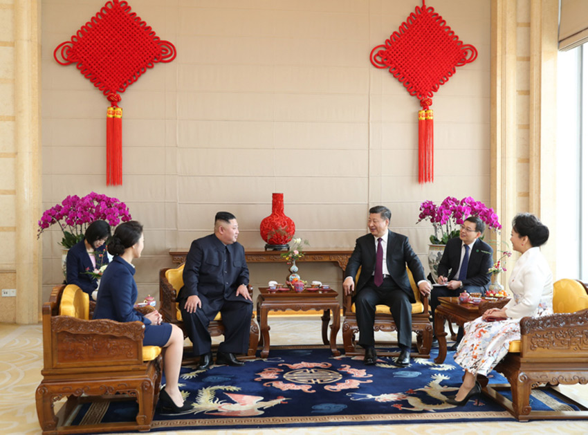 1月8日，中共中央總書記、國家主席習(xí)近平同當(dāng)日抵京的朝鮮勞動黨委員長、國務(wù)委員會委員長金正恩舉行會談。這是1月9日，習(xí)近平在北京飯店會見金正恩。 新華社記者 黃敬文 攝