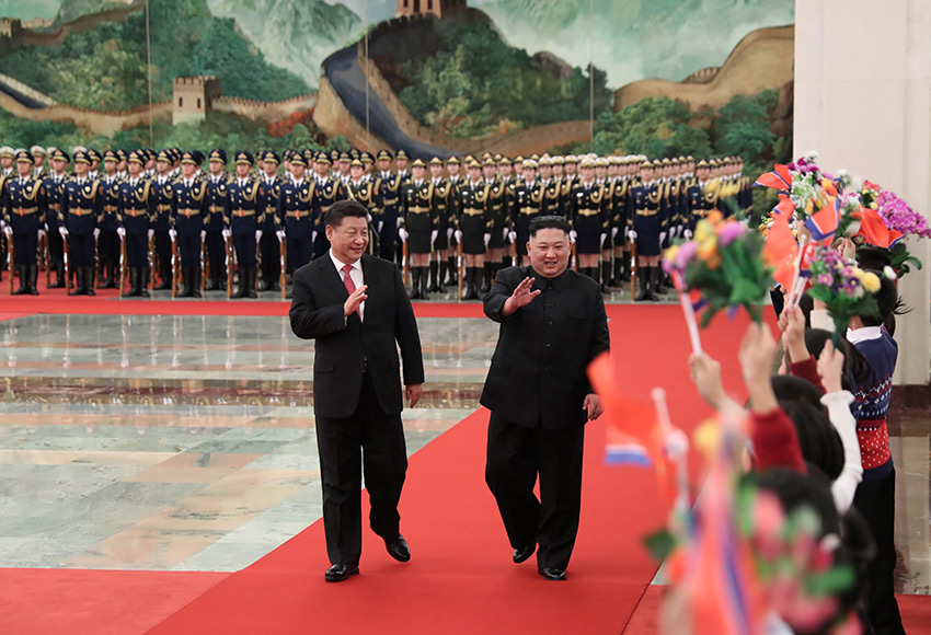1月8日，中共中央總書記、國家主席習近平同當日抵京的朝鮮勞動黨委員長、國務委員會委員長金正恩舉行會談。會談前，習近平在人民大會堂北大廳為金正恩舉行歡迎儀式。 新華社記者 黃敬文 攝