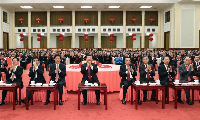 2月3日，中共中央、國務院在北京人民大會堂舉行2019年春節(jié)團拜會。黨和國家領導人習近平、李克強、栗戰(zhàn)書、汪洋、王滬寧、趙樂際、韓正、王岐山等同首都各界人士歡聚一堂，共迎新春。新華社記者 黃敬文 攝