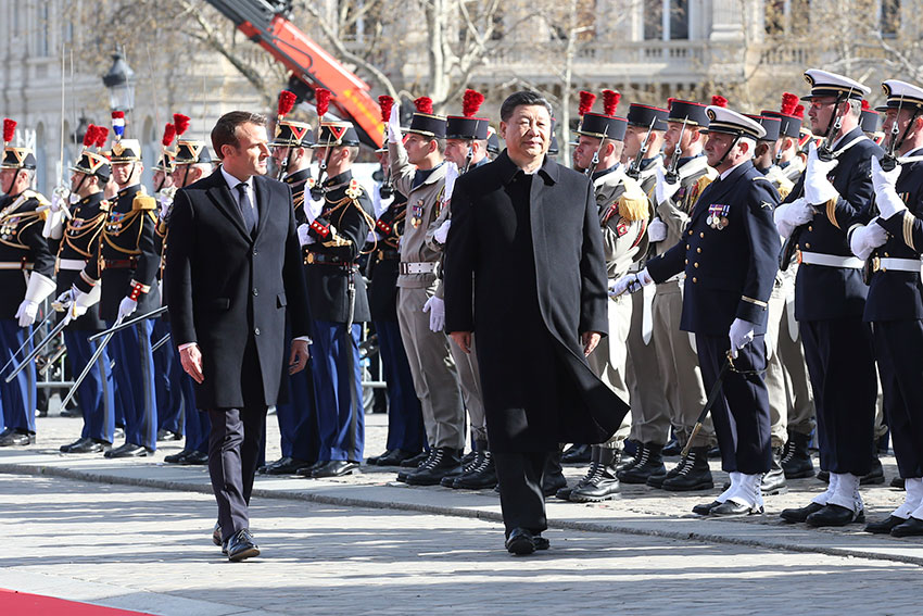 3月25日，國家主席習(xí)近平在巴黎愛麗舍宮同法國總統(tǒng)馬克龍會談。會談前，馬克龍在凱旋門為習(xí)近平舉行隆重、盛大的歡迎儀式。 新華社記者 姚大偉 攝